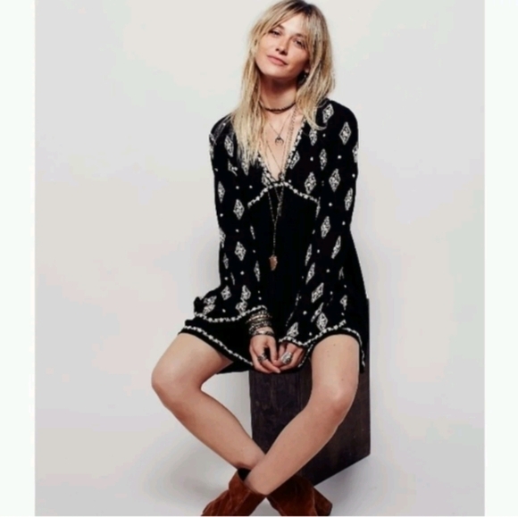 Free people diamond embroidered Bell sleeve boho Blouse sz M - Picture 1 of 8